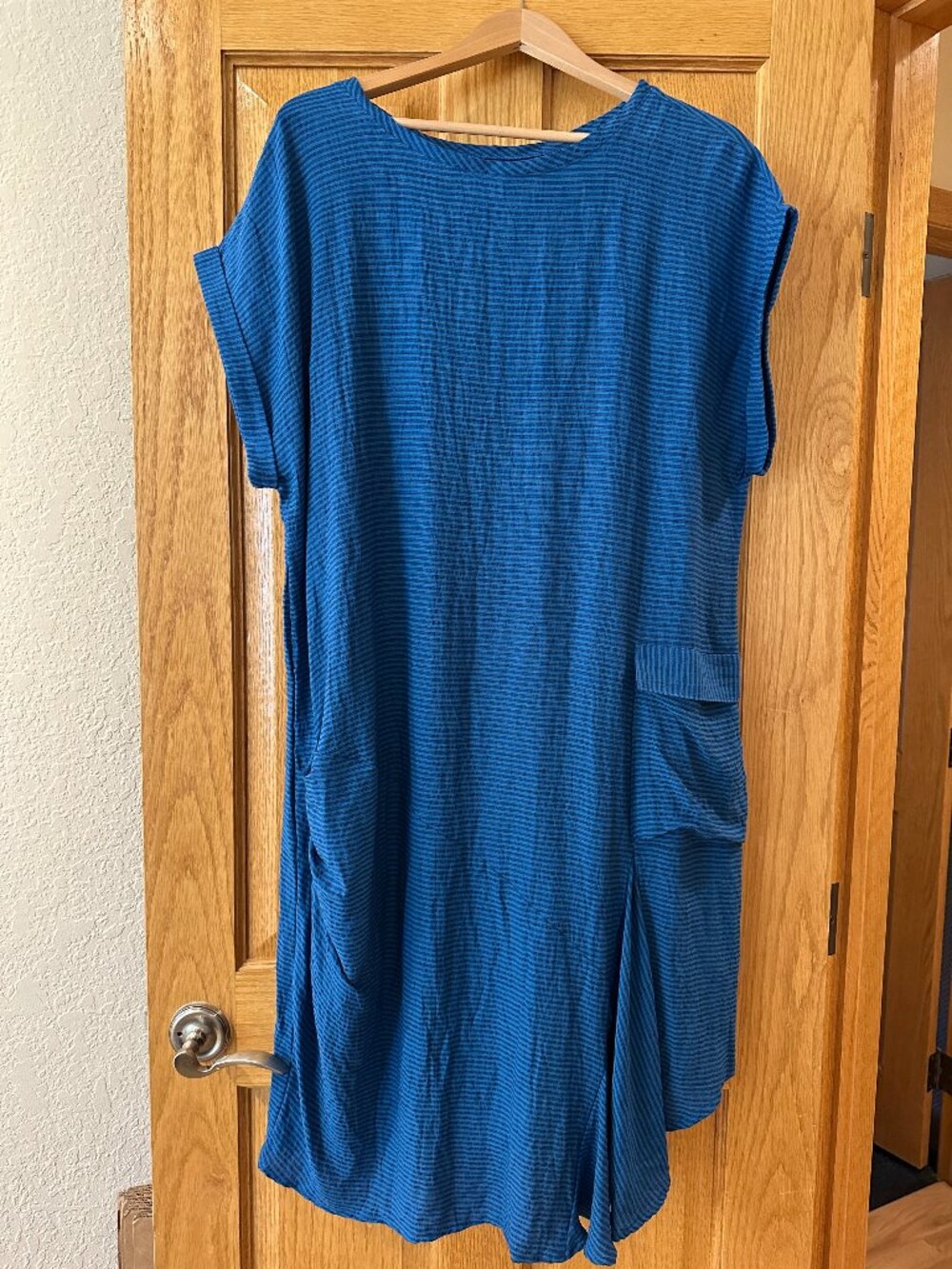 Lisa Bayne fabulous Artsy blue dress